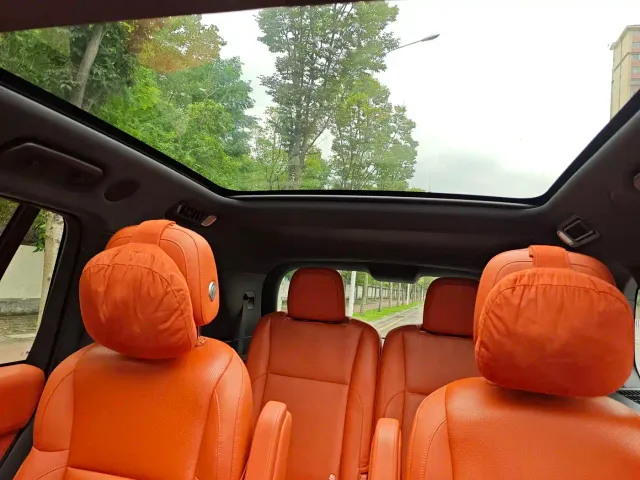 Li Auto L8 — Фото автомобиля 12