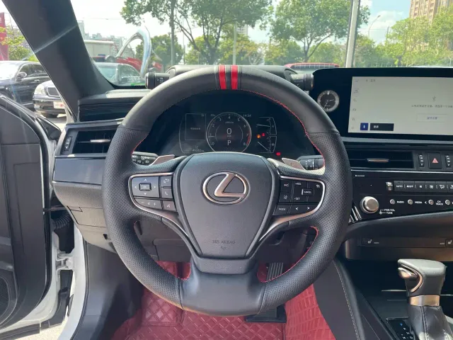 Lexus ES — Фото автомобиля 15