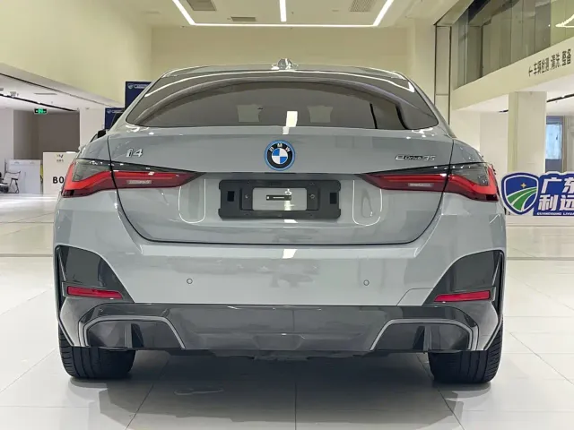 BMW i4 — Фото автомобиля 5
