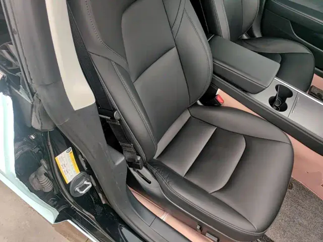 Tesla Model 3 — Фото автомобиля 24