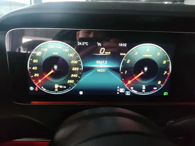 Mercedes-Benz E-Class — Фото автомобиля 14