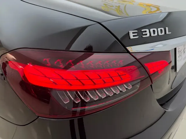 Mercedes-Benz E-Class — Фото автомобиля 17