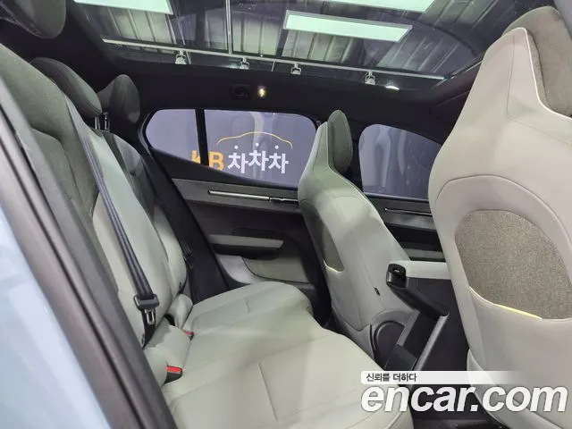 Вольво EX30 크로스 컨트리 — Фото автомобиля 4