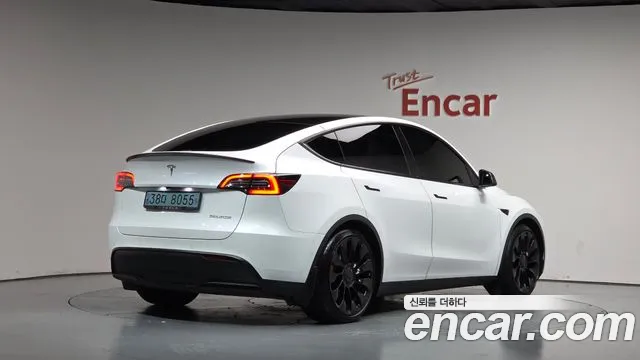 Tesla Model Y — Фото автомобиля 2