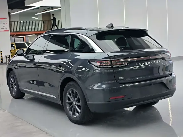 Leapmotor C11 — Фото автомобиля 12