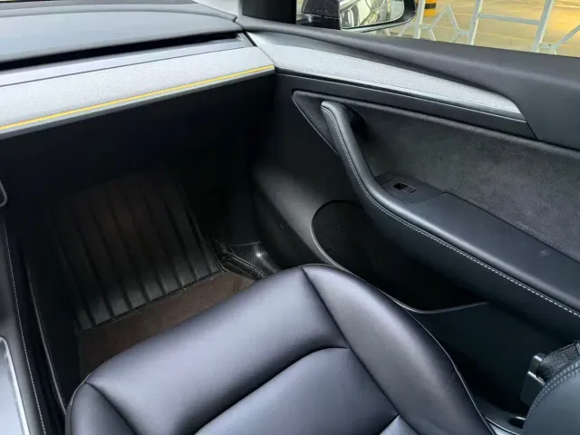 Tesla Model Y — Фото автомобиля 8