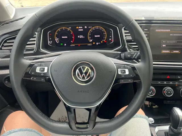 Volkswagen T-Roc — Фото автомобиля 12