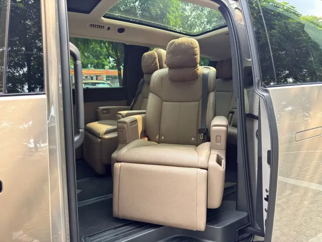 Li Auto MEGA — Фото автомобиля 15