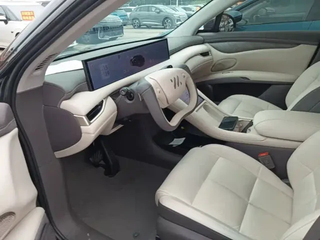 IM Motors LS6 — Фото автомобиля 15