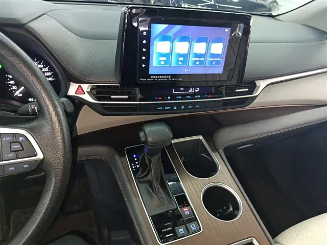Toyota Sienna — Фото автомобиля 12