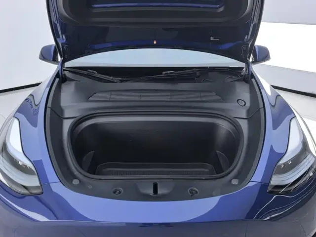 Tesla Model Y — Фото автомобиля 10