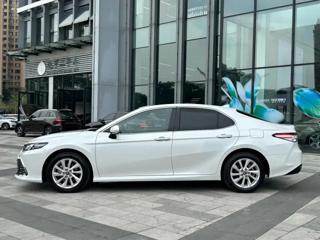 Toyota Camry — Фото автомобиля 3
