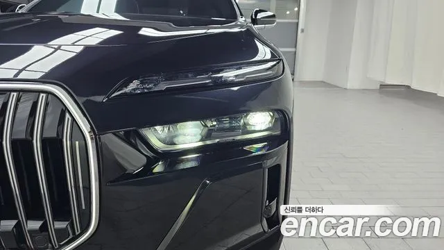 BMW 7-Series 7 серия (G70) 740i sDrive M Sport — Фото автомобиля 22