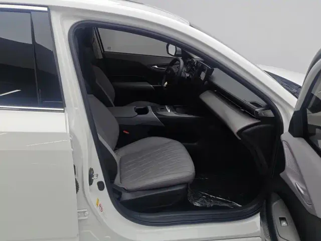 Changan Qiyuan A05 — Фото автомобиля 8