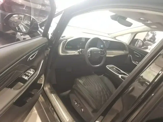 Maxus G90 — Фото автомобиля 15