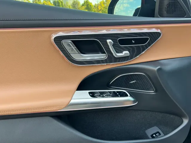 Mercedes-Benz E-Class — Фото автомобиля 16