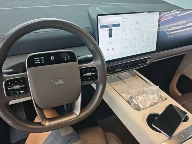 Li Auto MEGA — Фото автомобиля 9