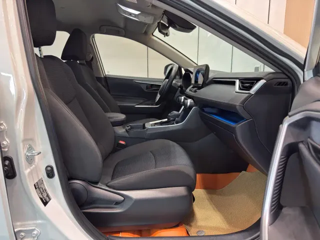 Toyota RAV4 — Фото автомобиля 9