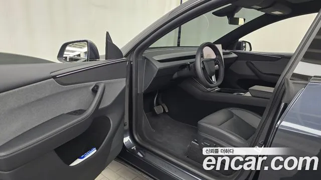 Tesla Model Y — Фото автомобиля 15