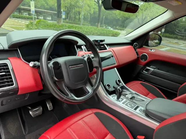 Land Rover Range Rover Sport — Фото автомобиля 4