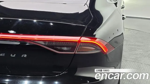 Hyundai Grandeur (New) Hybrid — Фото автомобиля 8
