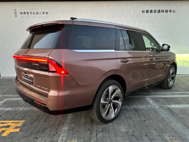 Lincoln Navigator — Фото автомобиля 27