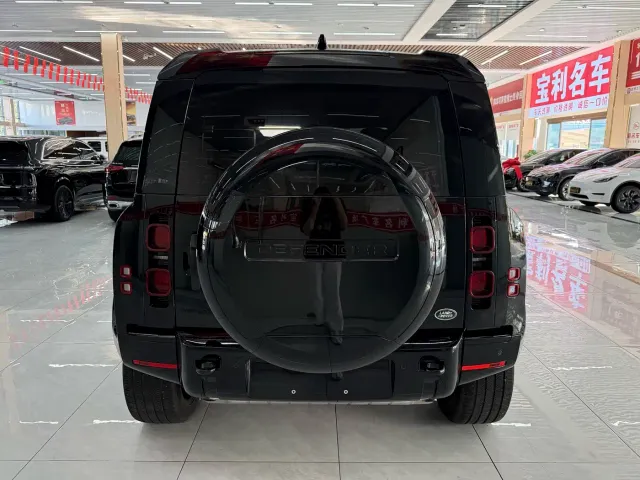 Land Rover Defender — Фото автомобиля 4