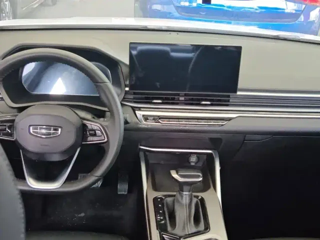 Geely Emgrand — Фото автомобиля 7