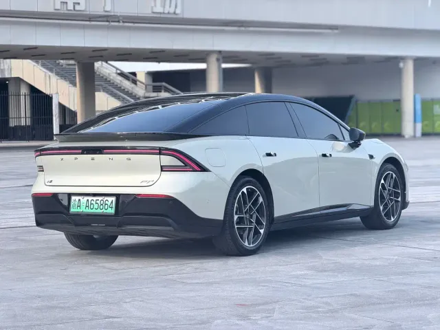 Xpeng P7+ — Фото автомобиля 4