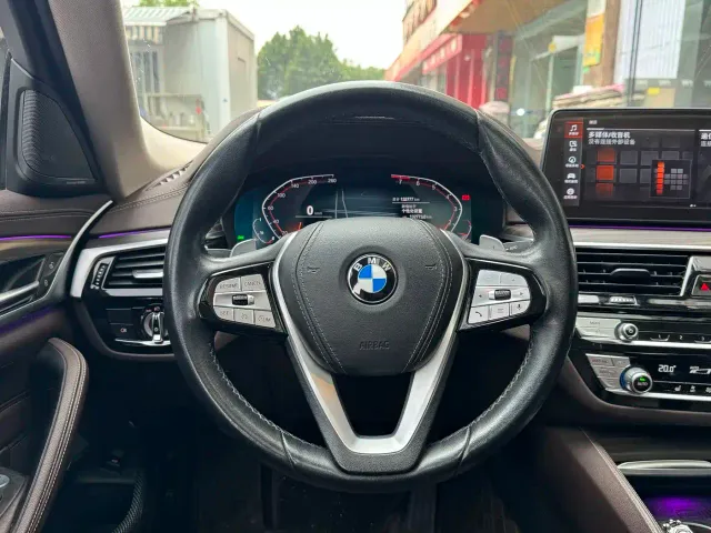 BMW 5 Series — Фото автомобиля 5