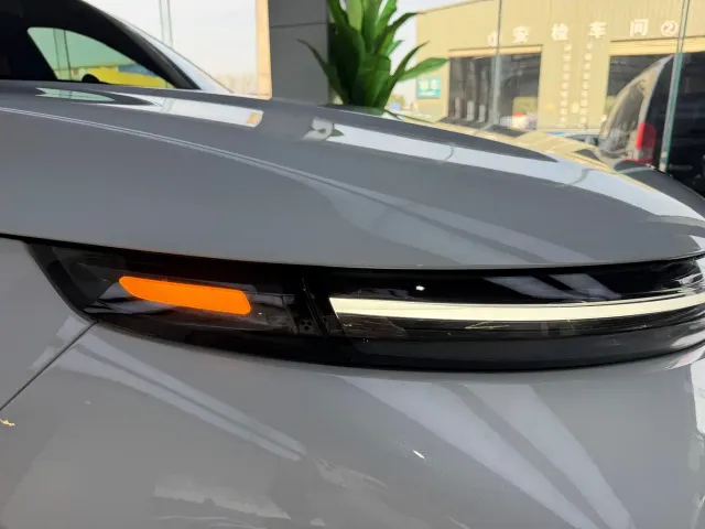 Li Auto L7 — Фото автомобиля 14