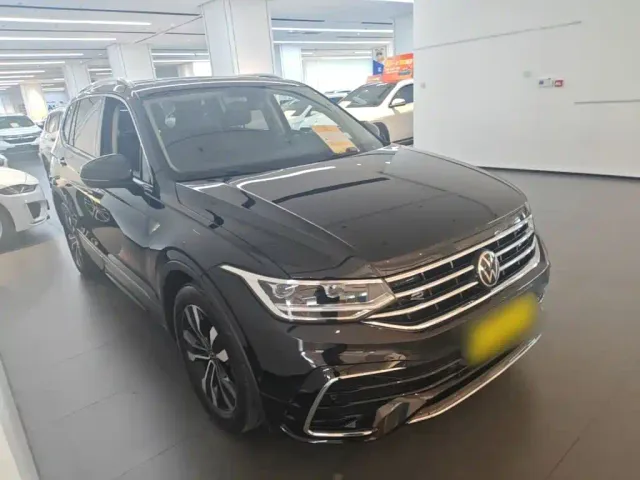 Volkswagen Tiguan L — Фото автомобиля 3