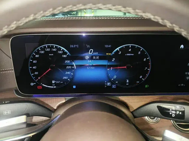 Mercedes-Benz E-Class — Фото автомобиля 15