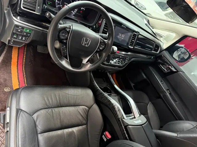 Honda Elysion — Фото автомобиля 6