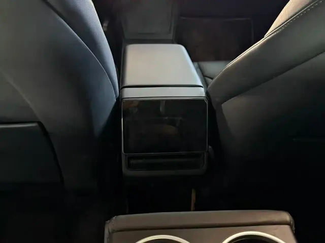 Tesla Model 3 — Фото автомобиля 11