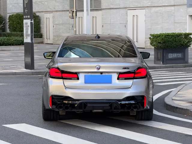 BMW M5 — Фото автомобиля 15