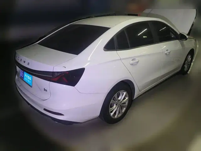 Roewe i5 — Фото автомобиля 2