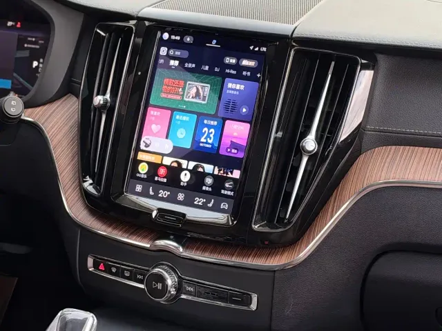 Volvo XC60 — Фото автомобиля 10