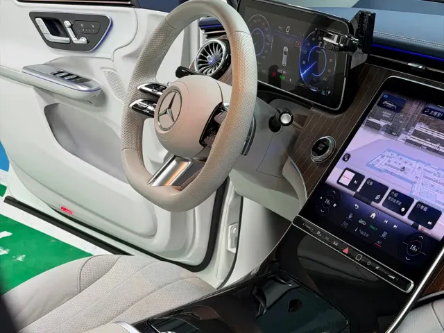 Mercedes-Benz EQE SUV — Фото автомобиля 17
