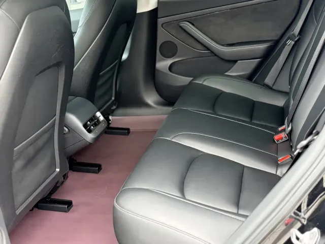 Tesla Model 3 — Фото автомобиля 15