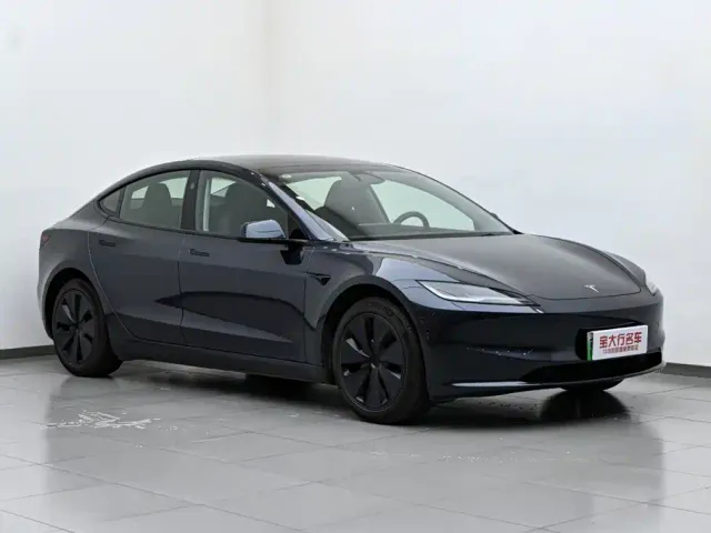 Tesla Model 3 — Фото автомобиля 4