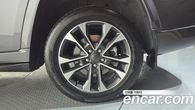 Jeep Cherokee Grand Cherokee(WL) L 3.6 Overland — Фото автомобиля 18