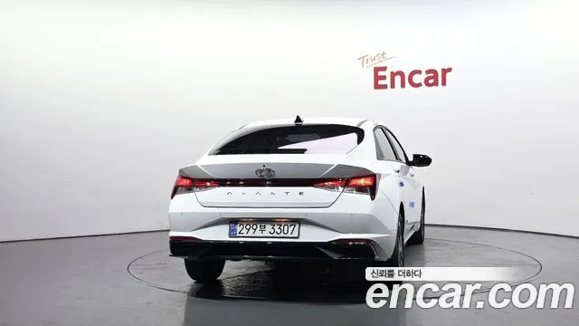 Hyundai AVANTE Avante (CN7) — Фото автомобиля 4