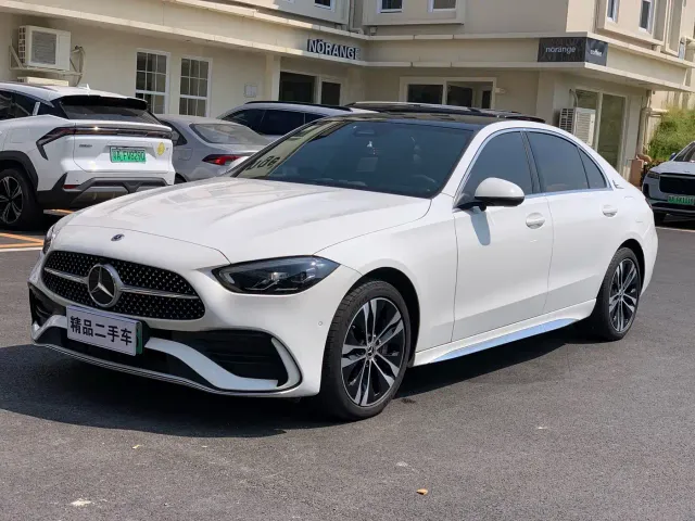 Фотография автомобиля — Mercedes-Benz C-Class