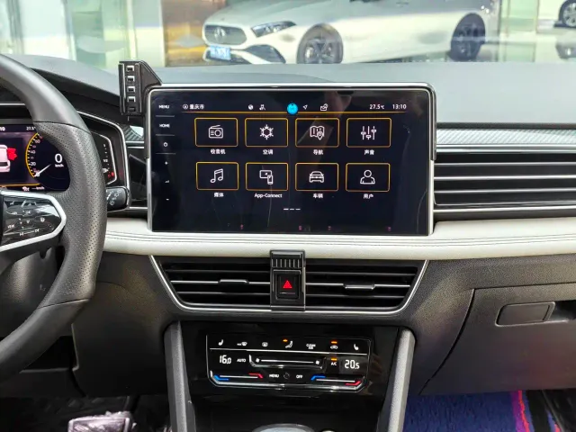 Volkswagen Tiguan L — Фото автомобиля 13