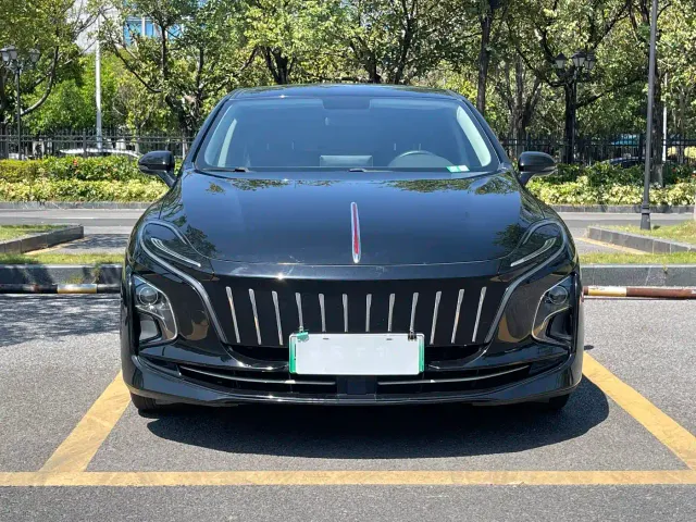 Hongqi E-QM5 — Фото автомобиля 2