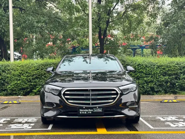 Mercedes-Benz E-Class — Фото автомобиля 2