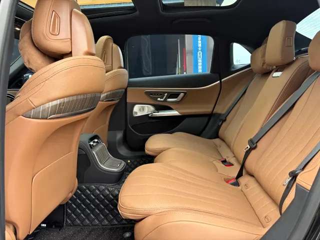Mercedes-Benz E-Class — Фото автомобиля 13