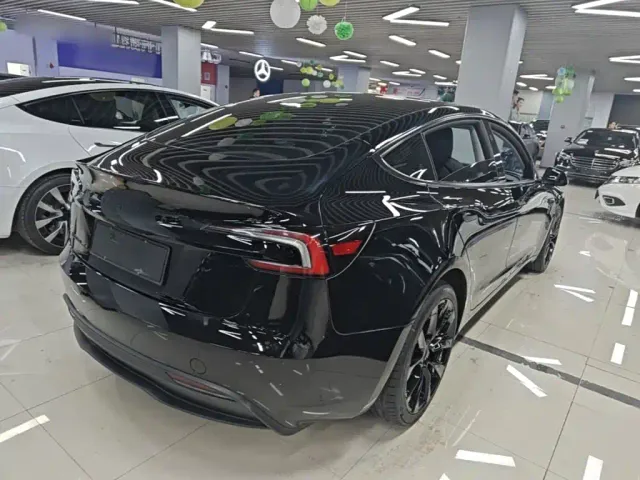 Tesla Model 3 — Фото автомобиля 6