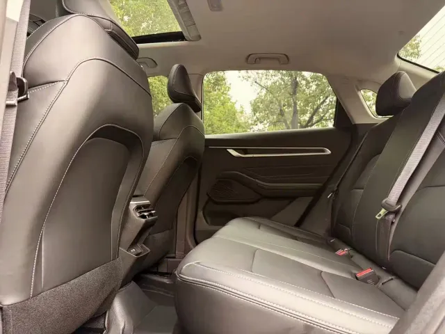 Geely Emgrand 2025 4th Gen 4 Million Commemorative Edition 1.5L CVT Soar — Фото автомобиля 11